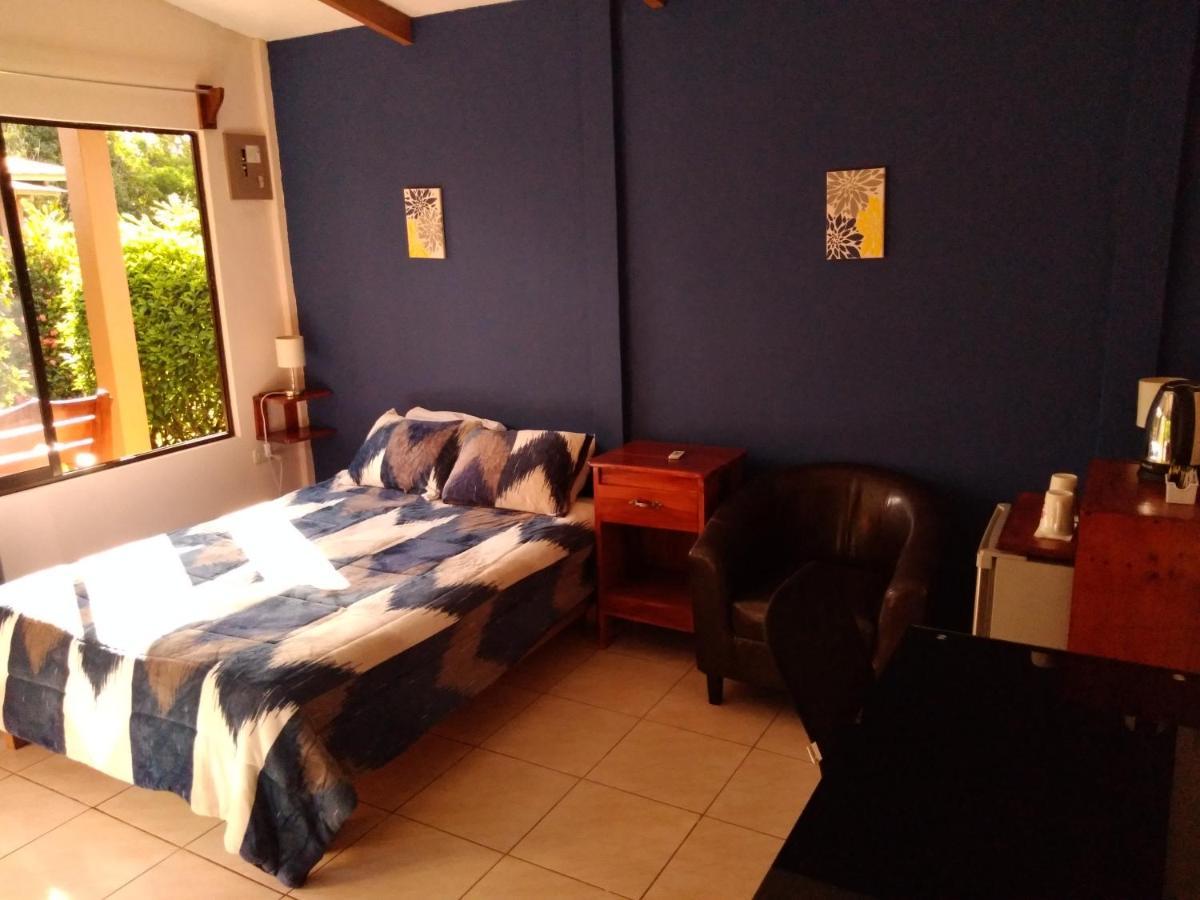 Slow Travel Lodge Упала Экстерьер фото