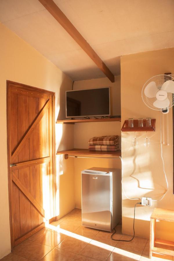 Slow Travel Lodge Упала Экстерьер фото