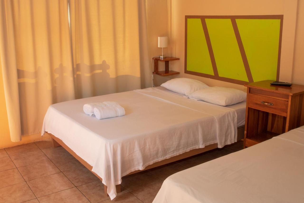 Slow Travel Lodge Упала Экстерьер фото